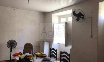 Imagem: Casa branca, 4 dormitórios na Rua Treze