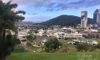 Imagem 7: Condomínio fechado cercado pela Mata Atlântica, localizado entre Itajaí e Balneário Cambor