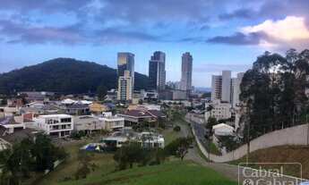 Imagem 5: Condomínio fechado cercado pela Mata Atlântica, localizado entre Itajaí e Balneário Cambor