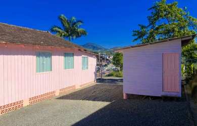 Imagem 3: ![CDATA[Casa no bairro Águas Claras em Brusque.]]