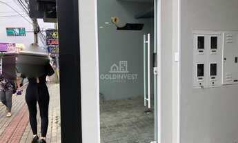 Imagem 3: ![CDATA[Ótima oportunidade de sala comercial semi mobiliada ideal para a sua clínica/escr