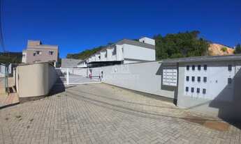 Imagem: ! CDATA Casa geminada com 3 quartos localizado