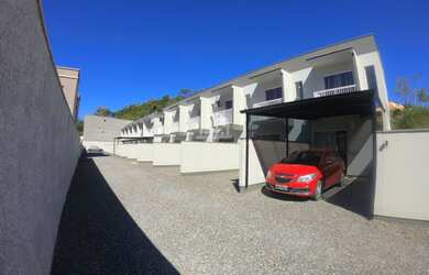 Imagem 2: ![CDATA[Casa geminada com 3 quartos localizado em condomínio fechado!!!]]