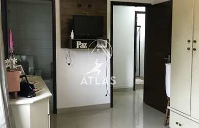 Imagem 5: ![CDATA[CASA COM AMPLO TERRENO NO BARRACÃO]]