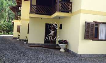 Imagem 4: ![CDATA[ÓTIMA CASA 1 SUÍTE + 3 DORMITÓRIOS NO BAIRRO SÃO PEDRO EM BRUSQUE COM AMPLO TERRE