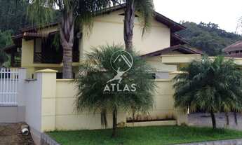 Imagem 5: ![CDATA[ÓTIMA CASA 1 SUÍTE + 3 DORMITÓRIOS NO BAIRRO SÃO PEDRO EM BRUSQUE COM AMPLO TERRE