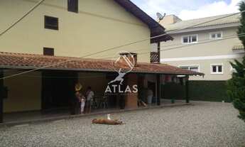 Imagem 1: ![CDATA[ÓTIMA CASA 1 SUÍTE + 3 DORMITÓRIOS NO BAIRRO SÃO PEDRO EM BRUSQUE COM AMPLO TERRE