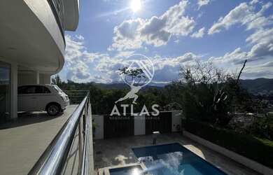 Imagem 3: ![CDATA[CASA DE ALTISSÍMO PADRÃO-BRUSQUE CENTRO]]