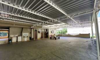 Imagem 3: ![CDATA[Casa com ponto comercial já locado.]]