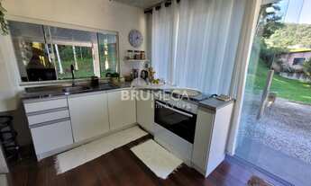 Imagem 7: ![CDATA[Terreno espetacular. Possui uma casa mista sobre ele.]]