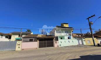 Imagem 4: ![CDATA[Terreno com 2 frentes e 2 casas antigas sobre o mesmo.]]