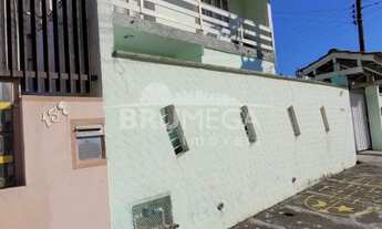 Imagem 6: ![CDATA[Terreno com 2 frentes e 2 casas antigas sobre o mesmo.]]