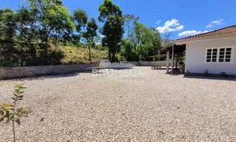 Imagem 5: ![CDATA[Lindo terreno com casa - Muito bom para área comercial e galpão.]]