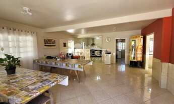 Imagem 6: ![CDATA[Lindo terreno com casa - Muito bom para área comercial e galpão.]]