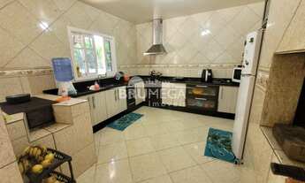 Imagem 7: ![CDATA[Lindo terreno com casa - Muito bom para área comercial e galpão.]]