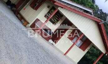 Imagem 5: ![CDATA[CASA COM TERRENO AMPLO PARA SITIO]]