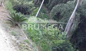 Imagem 3: ![CDATA[CASA COM TERRENO AMPLO PARA SITIO]]