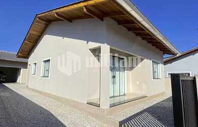 Imagem 2: ![CDATA[LINDA CASA COM 3 DORMITÓRIOS NO JARDIM AZALEIA ]]