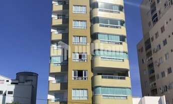 Imagem 4: ![CDATA[AMPLO APARTAMENTO NO CENTRO - APENAS UM POR ANDAR]]