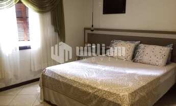 Imagem 2: ![CDATA[AMPLA CASA COM PISCINA E AMPLO TERRENO]]