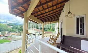 Imagem 6: ![CDATA[AMPLA CASA DE 3 DORMITÓRIOS, SENDO 1 SUÍTE ]]