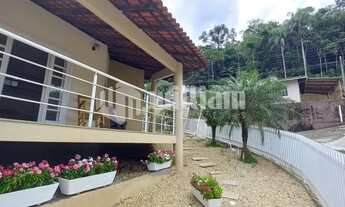 Imagem 3: ![CDATA[AMPLA CASA DE 3 DORMITÓRIOS, SENDO 1 SUÍTE ]]