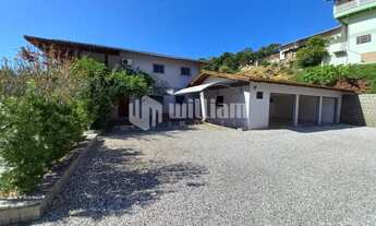 Imagem 4: ![CDATA[CASA COM PISCINA + AMPLA ÁREA DE FESTAS NO CENTRO]]