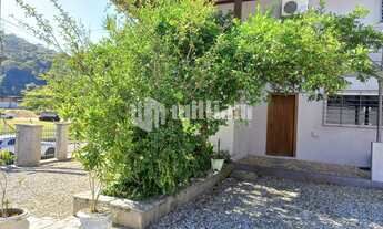 Imagem 6: ![CDATA[CASA COM PISCINA + AMPLA ÁREA DE FESTAS NO CENTRO]]