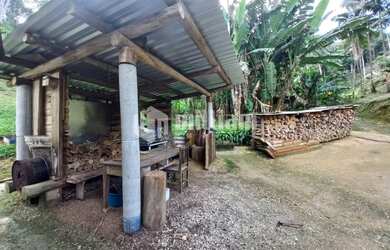 Imagem 2: ![CDATA[LINDA E AMPLA CHÁCARA COM CASA EM GUABIRUBA ]]