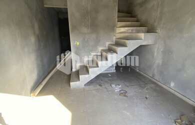 Imagem 7: ![CDATA[SOBRADO COM PASSAGEM LATERAL NO LOTEAMENTO FLORENCE]]