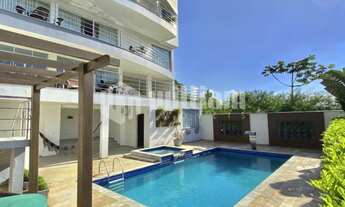 Imagem 2: ![CDATA[CASA NO CENTRO DE BRUSQUE - 4 suítes ]]