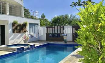 Imagem 3: ![CDATA[CASA NO CENTRO DE BRUSQUE - 4 suítes ]]