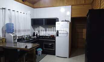 Imagem 4: ![CDATA[CASA COM UMA SUÍTE + DOIS DORMITÓRIOS EM GUABIRUBA ]]