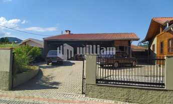 Imagem 2: ![CDATA[CASA COM UMA SUÍTE + DOIS DORMITÓRIOS EM GUABIRUBA ]]