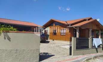 Imagem 5: ![CDATA[CASA COM UMA SUÍTE + DOIS DORMITÓRIOS EM GUABIRUBA ]]