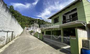 Imagem 2: ![CDATA[CASA PRÓXIMA AO CENTRO]]