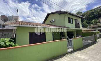 Imagem 3: ![CDATA[CASA PRÓXIMA AO CENTRO]]