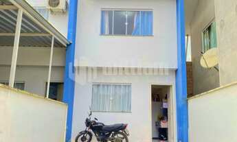 Imagem 2: ![CDATA[SOBRADO COM 2 QUARTOS NO RIO BRANCO]]