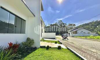 Imagem 4: ![CDATA[AMPLA CASA COM 3 DORMITÓRIOS SENDO 1 SUÍTE NA GUABIRUBA SUL]]