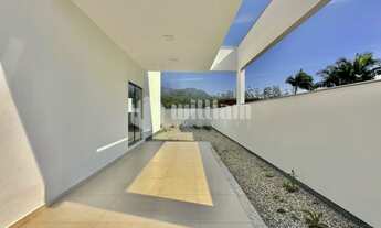 Imagem 5: ![CDATA[AMPLA CASA COM 3 DORMITÓRIOS SENDO 1 SUÍTE NA GUABIRUBA SUL]]