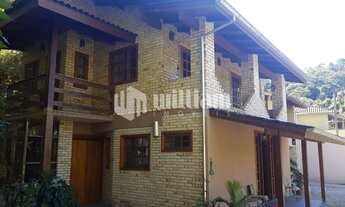 Imagem 2: ![CDATA[CASA NO CENTRO (A MELHOR VISTA DO BAIRRO)]]