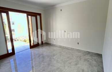 Imagem 6: ![CDATA[CASA COM 3 QUARTOS SENDO 1 SUÍTE EM DOM JOAQUIM]]