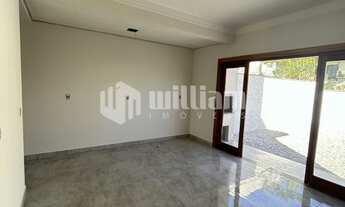 Imagem 5: ![CDATA[CASA COM 3 QUARTOS SENDO 1 SUÍTE EM DOM JOAQUIM]]