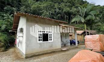 Imagem 3: ![CDATA[CASA MOBILIADA 2 QUARTOS EM BOTUVERA]]