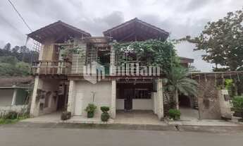 Imagem 2: ![CDATA[EXCELENTE OPORTUNIDADE DE 2 CASAS E 2 KITNETS PARA INVESTIDOR DE ALUGUEL]]