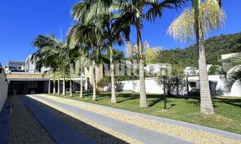 Imagem: ! CDATA CASA COM AMPLO TERRENO NO BAIRRO