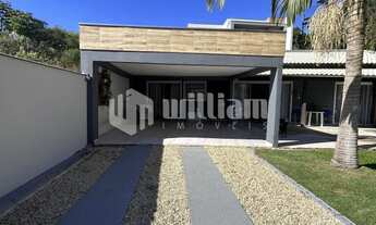 Imagem 2: ![CDATA[CASA COM AMPLO TERRENO NO BAIRRO SOUZA CRUZ]]