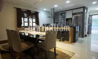 Imagem 4: ![CDATA[LINDA CASA COM TERRENO AMPLO, BOM PARA SITIO]]