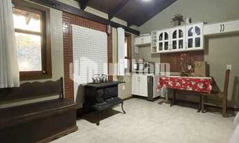 Imagem 5: ![CDATA[LINDA CASA COM TERRENO AMPLO, BOM PARA SITIO]]