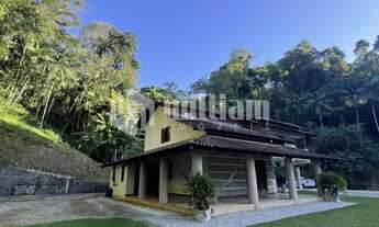 Imagem 2: ![CDATA[LINDA CASA COM TERRENO AMPLO, BOM PARA SITIO]]